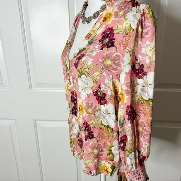 Alice + Olivia Floral-Printed Blouse with Jewel Buttons (size M) - Picture 12 of 13